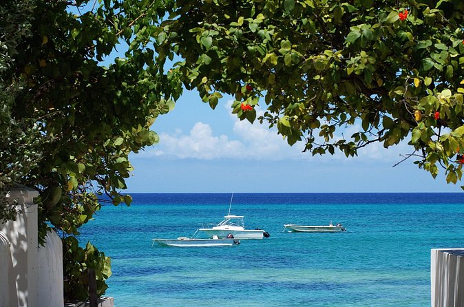 Grand Turk Historical Sightseeing Tour by Tram - Finding the tram near the cruise port