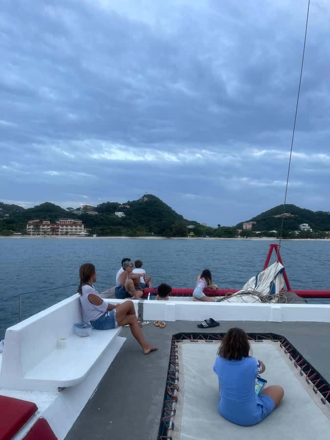 Grenada: Sailing and Snorkeling To the Underwater Sculpture - Music, drinks, and the social mood