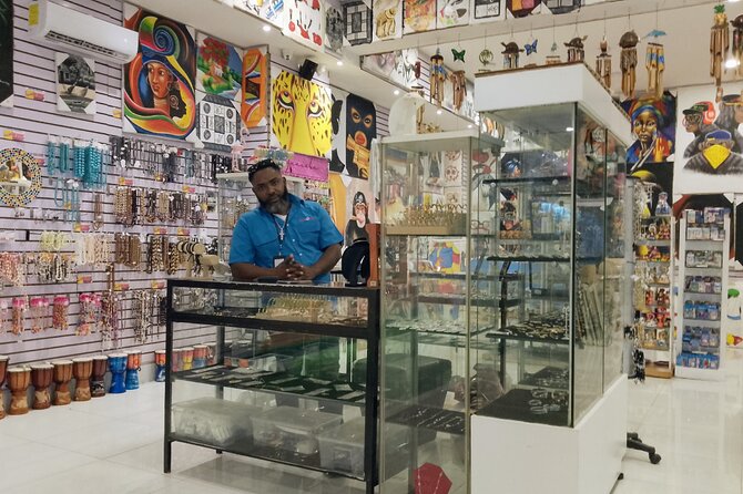 Guided Shopping Tour to WordMart Souvenirs - Round Trip Transport - Rum, coffee, chocolate, and cigar tastings