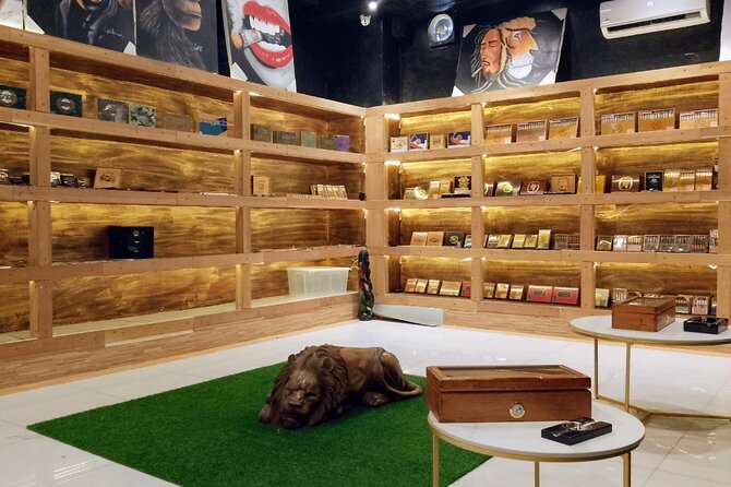 Guided Shopping Tour to WordMart Souvenirs - Round Trip Transport - Round-trip transport, pickup, and the three-hour schedule