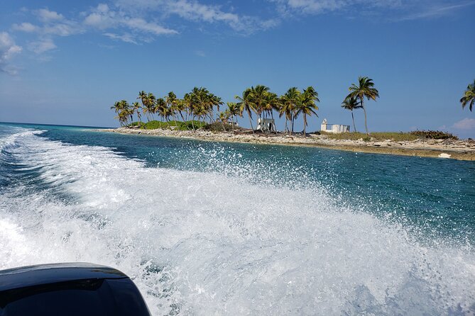 Half-Day Guided Boat Tour of Nassau Harbour and Rose Island - Why the 22-person limit matters
