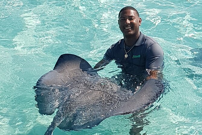 Half-Day Private Stingray City Charter in Cayman Islands - A private start from Cayman Islands Yacht Club