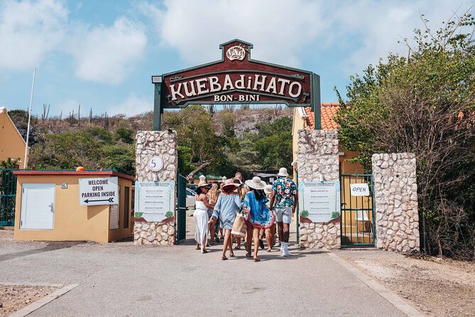 Hato Caves, Turtles & Beach - A seven-hour route across northern Curaçao