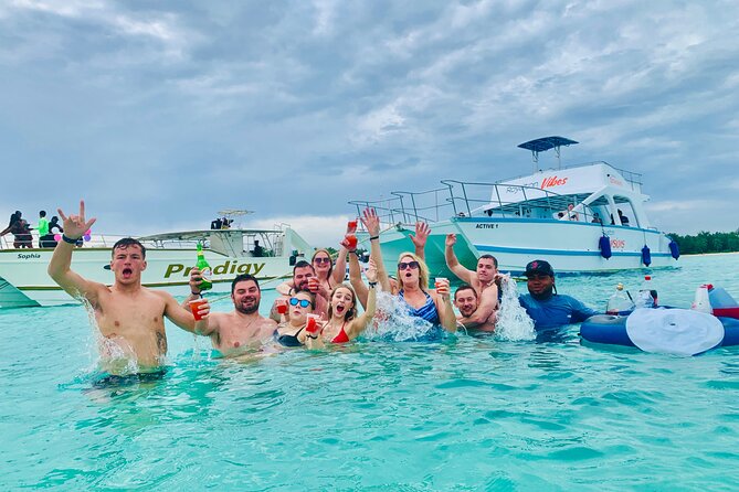 Hip Hop adult only Party Boat with Unlimited drinks& sand-bar - Music and crowd: choose this for energy, not peace