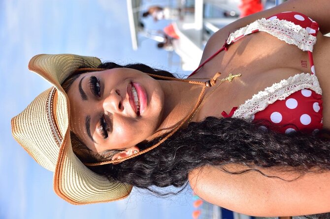 Hip Hop Adult Only Party Boat with Unlimited drinks & Sandba stop - Boat comfort, group size, and practical limits