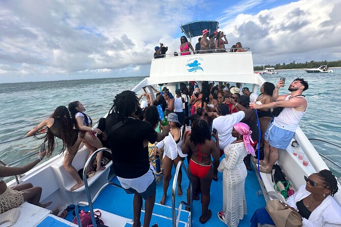 Hip Hop Beat and Live Dj Adults Only Party Boat and Free drinks - What the Punta Cana party boat is really about