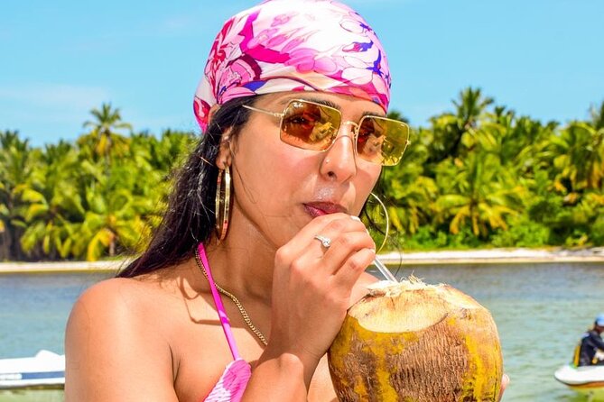Hip Hop Beat and Live Dj Adults Only Party Boat and Free drinks - The natural pool turns the boat into a floating club
