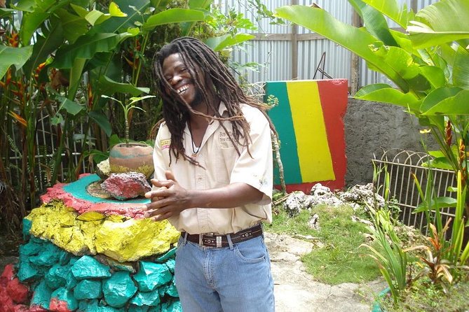 Jamaica Combo Tour: Dunn's River Falls and Bob Marley’s Nine Mile - What lunch adds to the middle of the day
