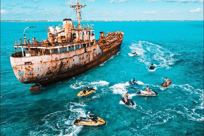 Jet Skiing around La famille ship and smaller pristine cays - Key points to know before you book