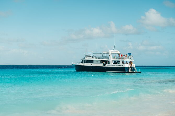 Klein Curaçao Full Day Boat Trip - Arriving by smaller boat