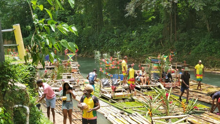 Montego Bay: Bamboo Raft Cruise on the Great River - Guides who shape the day