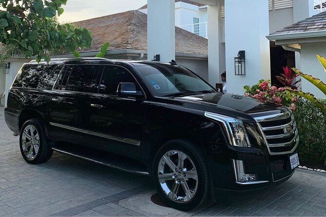 Montego Bay, Negril, Ocho Rios Areas Private Luxury Transfer - A calm start at Sangster International Airport