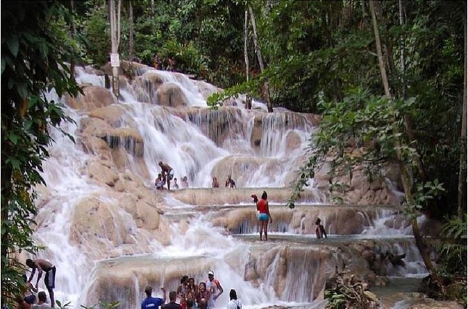 Montego Bay to Dunn's River Falls Half-Day Trip - The craft market comes after the waterfall