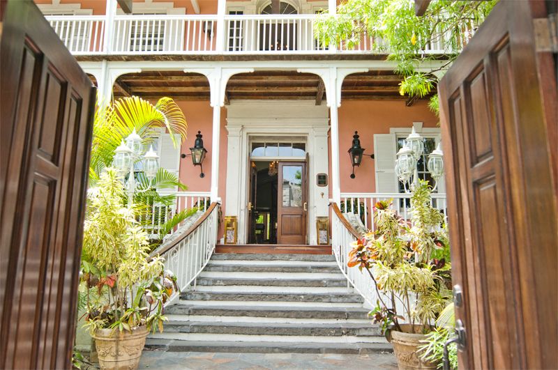 Nassau: Bites and Sites Food and Cultural Walking Tour - Handmade chocolate with a local angle