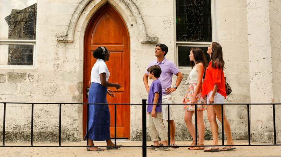 Nassau: Bites and Sites Food and Cultural Walking Tour - How much food do you really get?