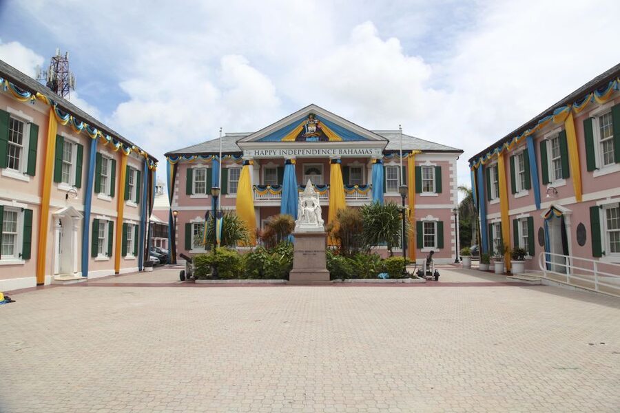 Nassau: Cultural Walking Tour of Downtown Nassau Attractions - Rum, bush tea, and the Nassau Straw Market