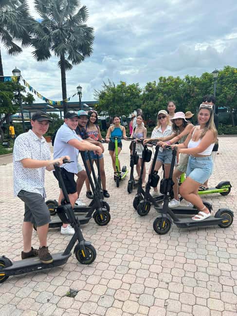 Nassau: E-Scooter Tour with Food Tasting and Local Drinks - Queen’s Staircase rewards a short climb