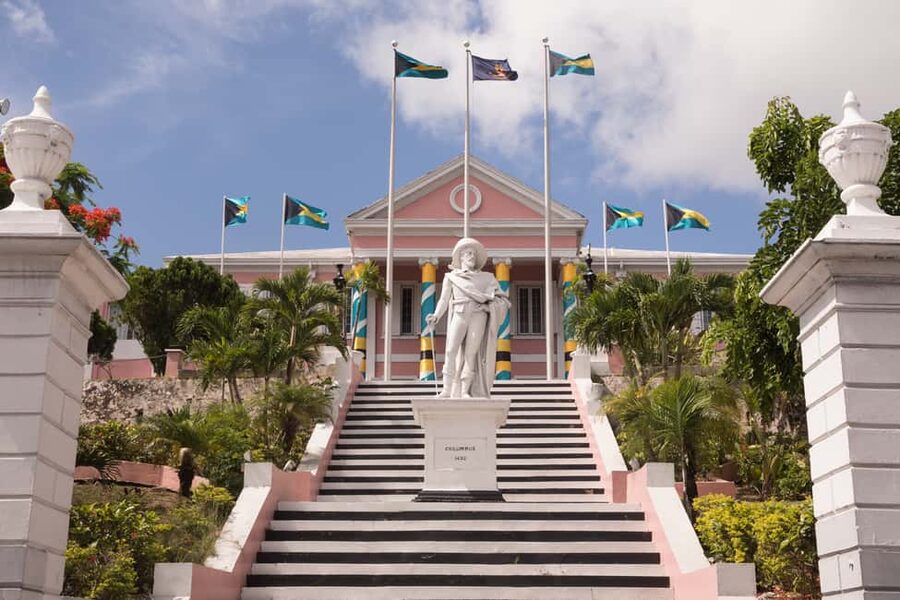 Nassau: E-Scooter Tour with Food Tasting and Local Drinks - Guides are the heart of the experience