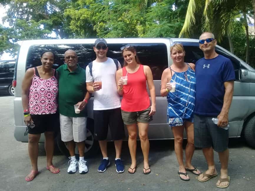 Nassau: Island Highlights Tour with Rum Tasting - Atlantis and Paradise Island are viewed from the outside