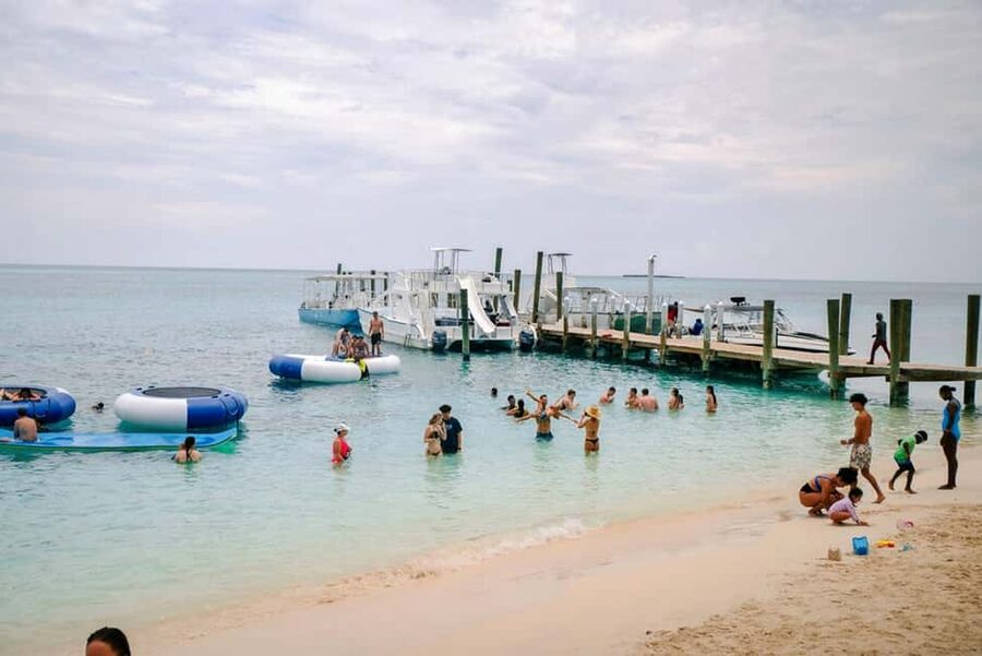 Nassau: ROSE ISLAND PERFECT BEACH DAY GROUP GETAWAY - A 30-minute boat ride away from Nassau
