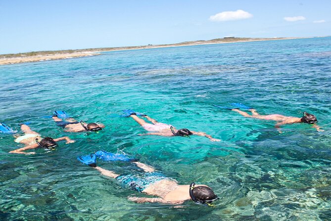 Nassau Sail & Snorkel Adventure with 1 Hour Open Bar - Boat comfort and crowd levels