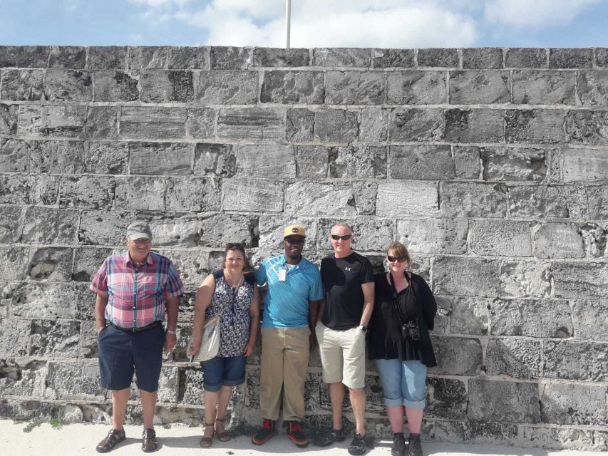 Nassau: Sip, Sample & See, Food & History Bus Tour - The final Bahamian lunch