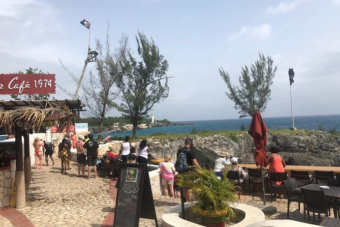 Negril Shopping And Rick's Café - Rick’s Café: three hours on the West End cliffs