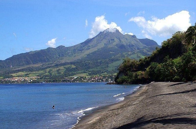 North Tour: rainforest, rum distillery, black sand beach etc - Domaine d’Emeraude makes the island easier to read