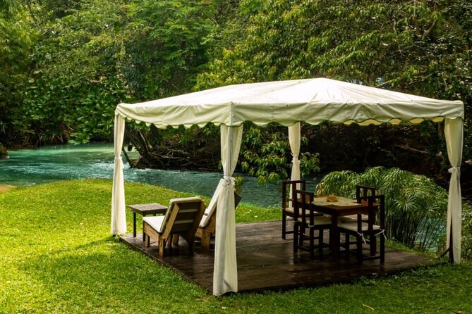 Ocho Rios: Amazing Blue Hole and Chill at Reggae Hill - The guides shape the day
