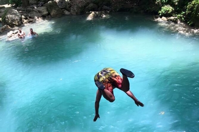 Ocho Rios: Amazing Blue Hole and Chill at Reggae Hill - Reggae Hill: a calmer hour by the White River