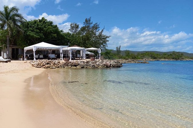 Ocho Rios: River Tubing, Lunch and Cocktails at Bamboo Beach Club - A four-course lunch with Jamaican staples
