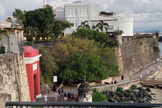 Old San Juan Walking Tour - Plaza de Armas and the everyday city