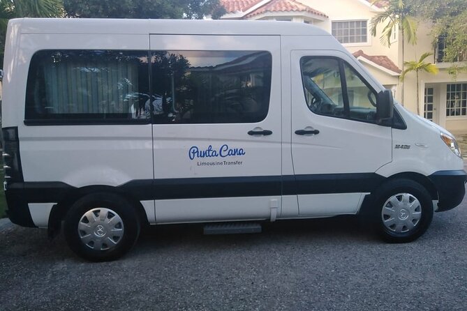 One Way Private Airport or Hotel Transfer Bavaro Hotel 1-6 Pax - A calm first step after landing in Punta Cana