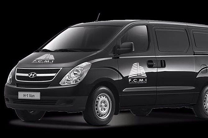 One Way Private Hotel or Airport Transfer Uvero Alto Hotels - Finding the driver at Punta Cana airport