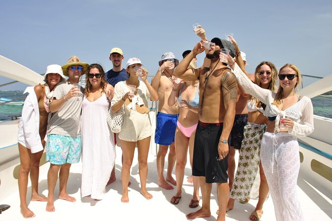 Party Boat - Private groups, snorkeling - Open Bar. - Your own boat changes the mood