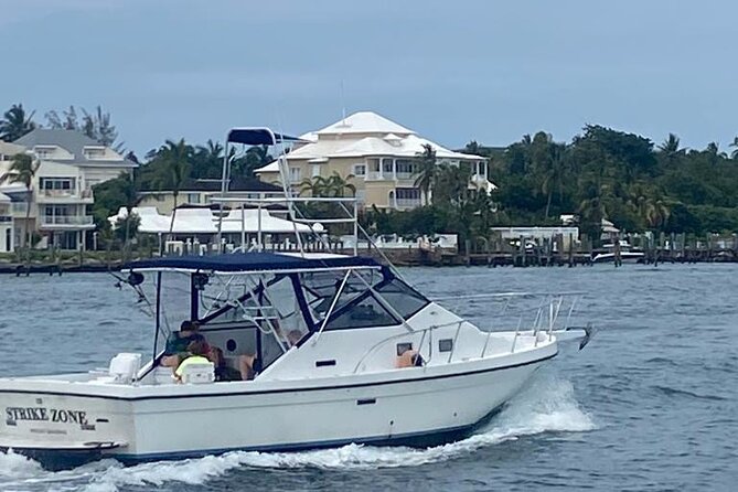 Private 38' Defender Sportfishing/Swim with Pigs in Nassau - A private Nassau boat day with several ways to spend it