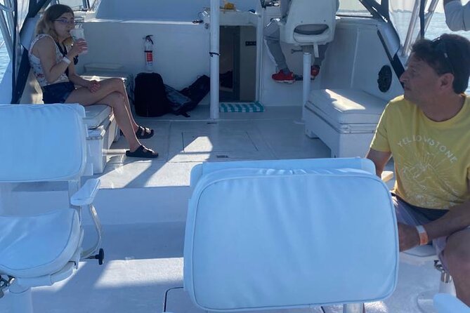 Private 38' Defender Sportfishing/Swim with Pigs in Nassau - First reef stop at Rose Island