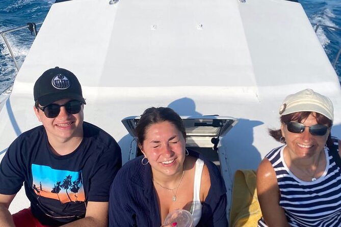 Private 38' Defender Sportfishing/Swim with Pigs in Nassau - What is included for the $850 group price