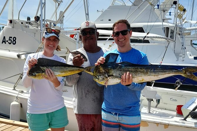 Private Afternoon Fishing Charter in Aruba - The crew: useful help and an important warning
