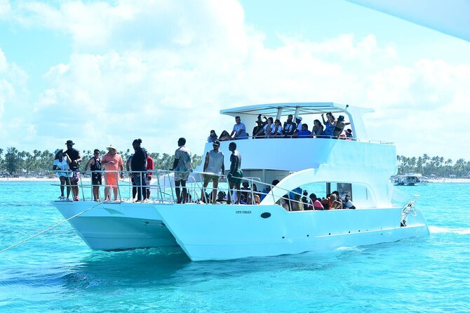 Private Catamaran with Sound system, Slide, Open bar & Snorkeling - Service, staff, and the practical side