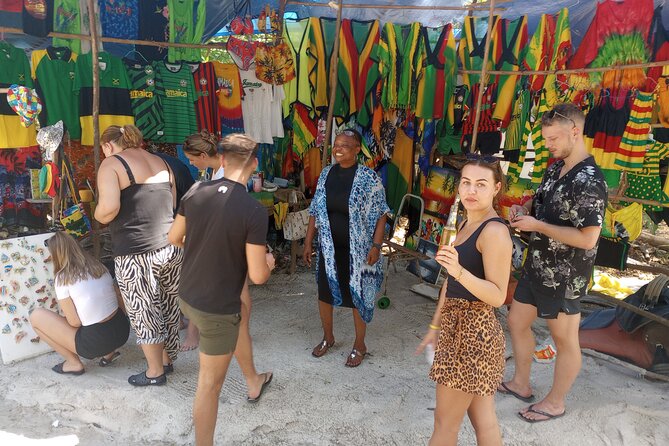 Private Dunn's River Falls, Ocho Rios Sightseeing and shopping - Shopping with local vendors and duty-free stores