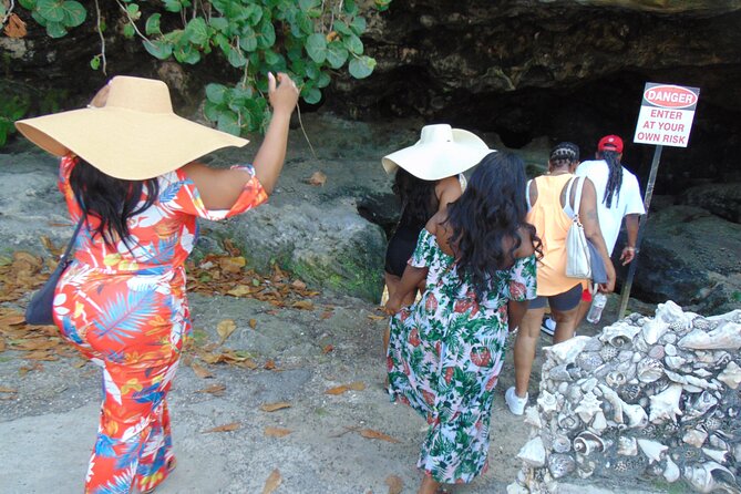 Private Guided Island Tour in Nassau Bahamas -Free Wifi & Drinks - Arawak Cay and the Fish Fry