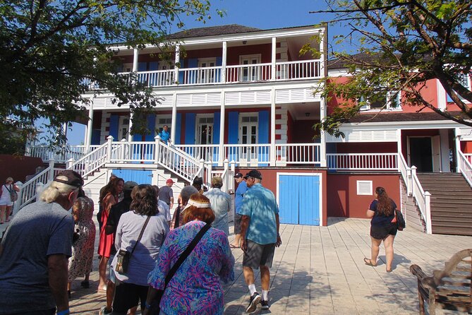 Private Guided Island Tour in Nassau Bahamas -Free Wifi & Drinks - The guides shape the experience