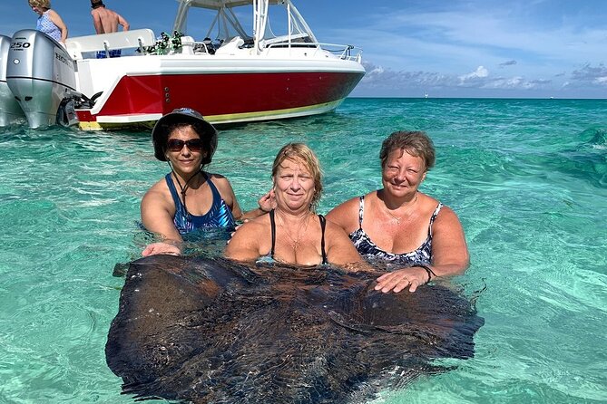 Private Half Day Stingray City, Snorkeling and Starfish Beach Tour - Why the private boat matters at Stingray City