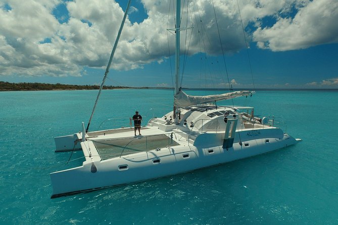 Private Luxury Catamaran - Saona or Catalina island - Why a private catamaran changes the day