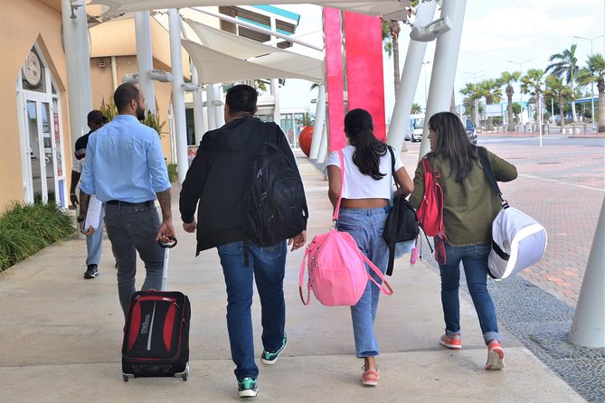 Private roundtrip Airport Transfers in Aruba - Timing, traffic, and airport-day planning