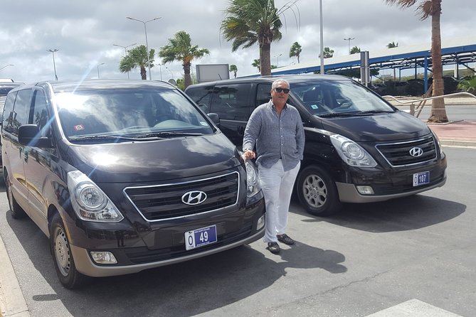 Private roundtrip Airport Transfers in Aruba - The people behind the wheel