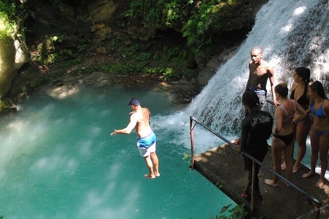 Private Transport to River Tubing or Rafting and Blue Hole combo - The private transport is more than a shuttle
