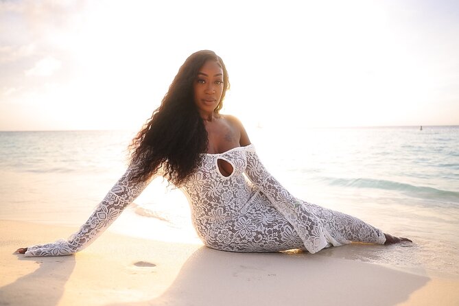 Professional Sunset Photoshoot in Aruba - A private session built around natural moments