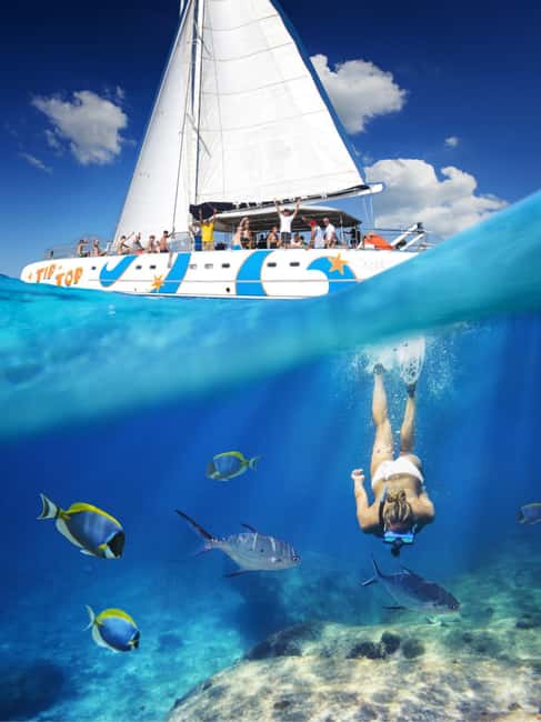 Puerto Plata: Catamaran Snorkeling Trip w/ Buffet & Open Bar - Cruising the coast toward the second stop